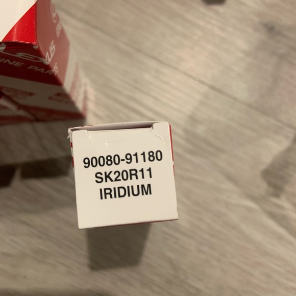 NEW 4X auto iridium spark plugs for Toyota corolla denso 90080-91180 SK20R11 - Picture 1 of 3